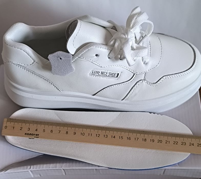 Кросівки білі жіночі шкіряні