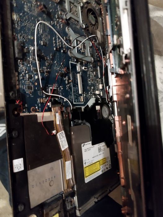 Sprzedam 3 laptopy na czesci
