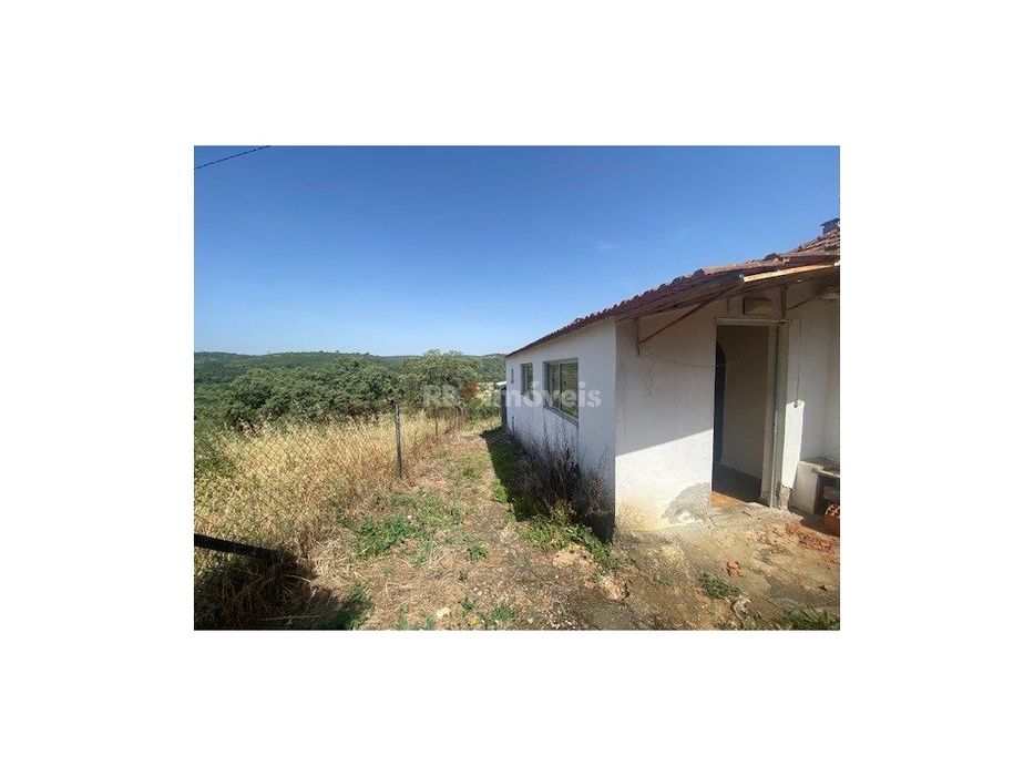 Moradia para recuperar com Garagem e Terreno - Fungalvaz, Torres Novas