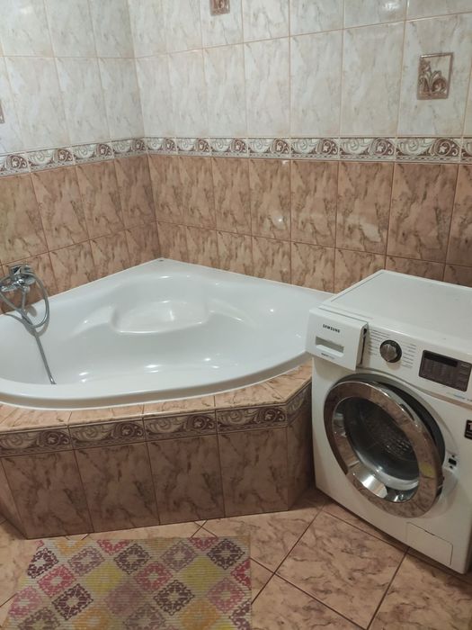 Оренда н/особняку в самому Центрі з гаражем,подвір'я,є все необхідне