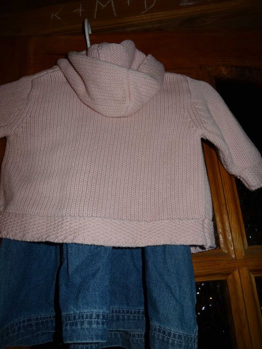 Spódniczka i sweterek na 3-6 miesięcy.