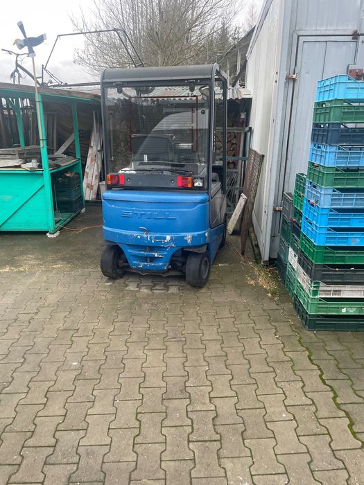 Wózek widłowy stil linde z baterią i ładowarką