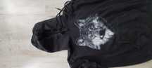 Czarna bluza z wilkiem