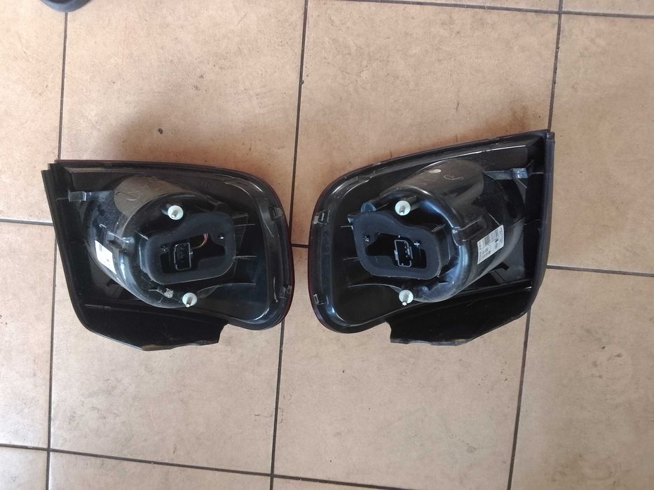 VW GOLF V 5 PLUS lampa lampy tył w błotnik