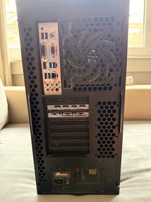 PC Ryzen 5 5600 / RX 6600XT / 16GB RAM / 256 GB
