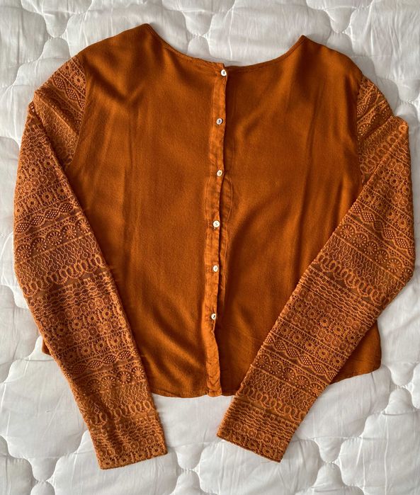 Blusa de manga rendilhada da Lefties