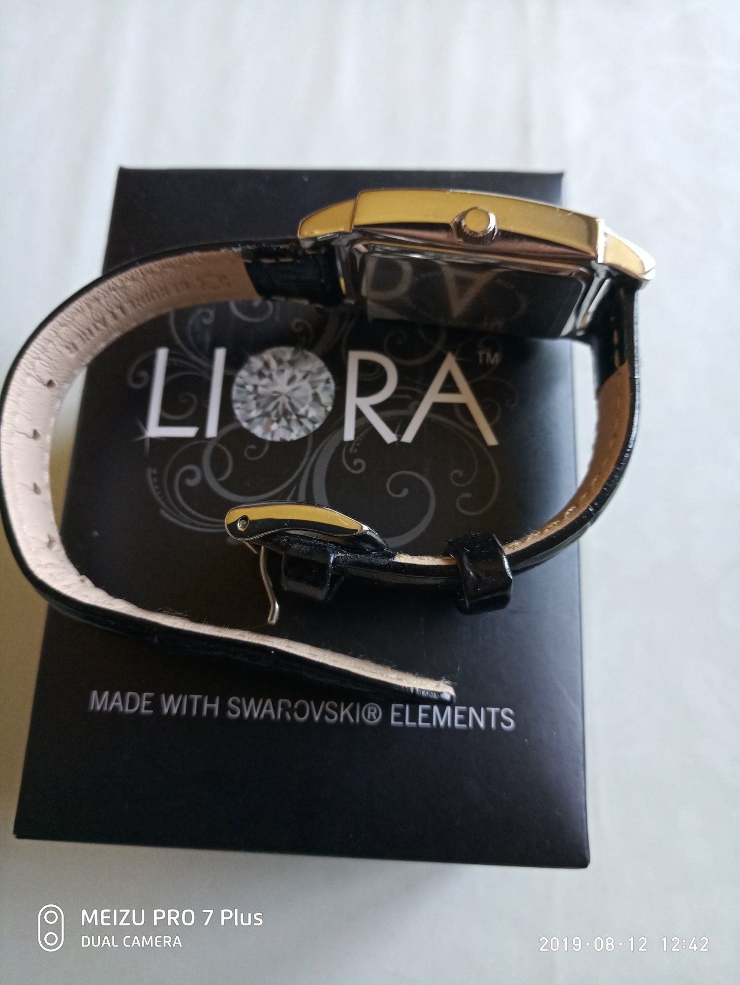Часы liora swarovski