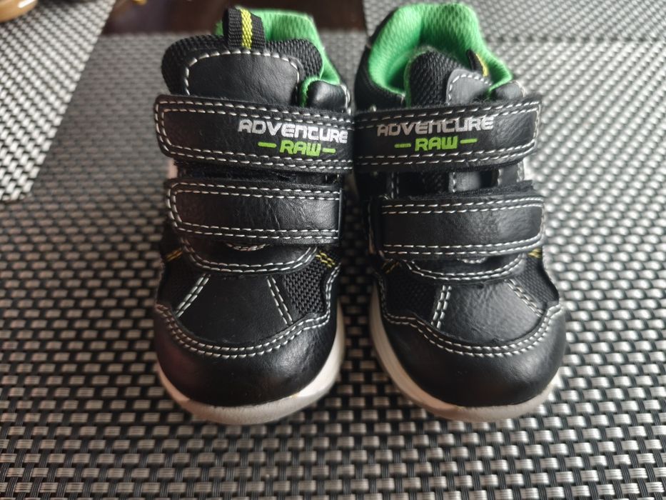 Buciki, buty, trzewiki jesienne, zimowe na rzepy