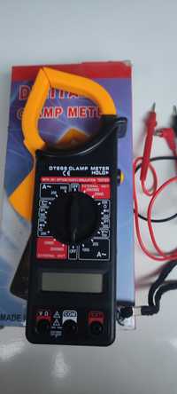 Мультиметр з кліщами для вимірювання амперажу