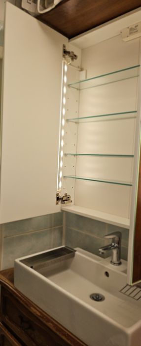 Szafka z oświetleniem IKEA