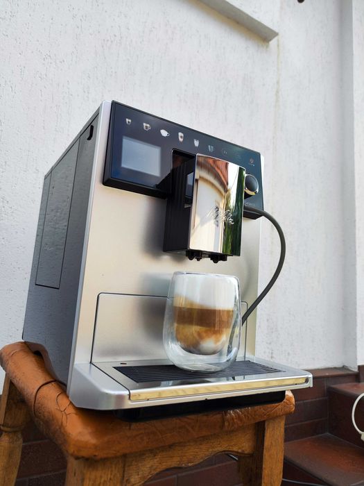 Кавоварка кавомашина Melitta CAFFEO Latte Select F 63 / 0-201