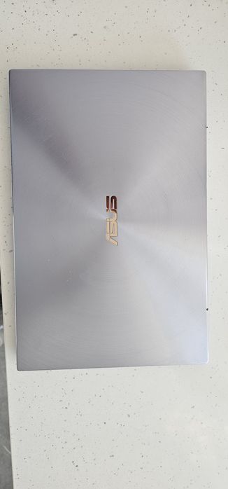 Asus zenbook 14 UM431DA 

Sprzedam elegancki ultrabook ASUS ZenBook 14