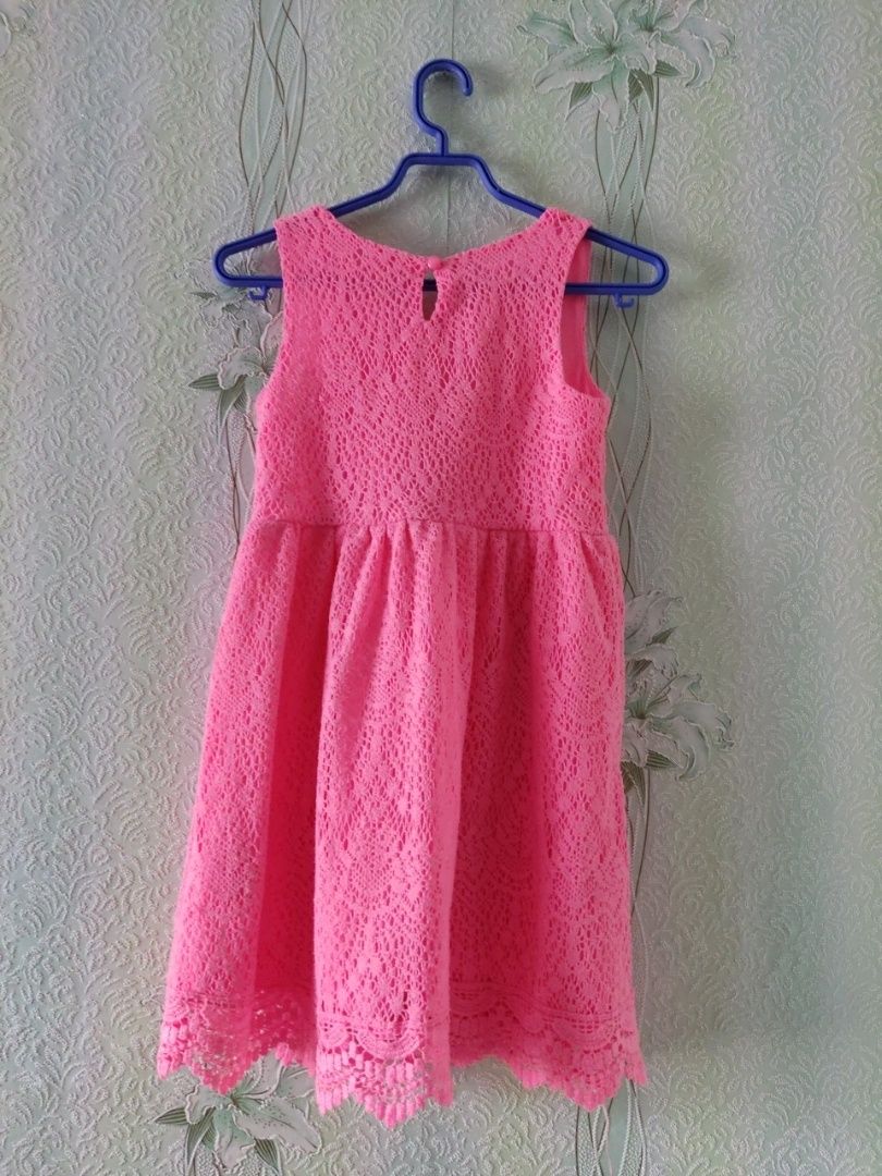 Рожева святкова сукня гіпюрова, сарафан, плаття на дівчинку 5-6років