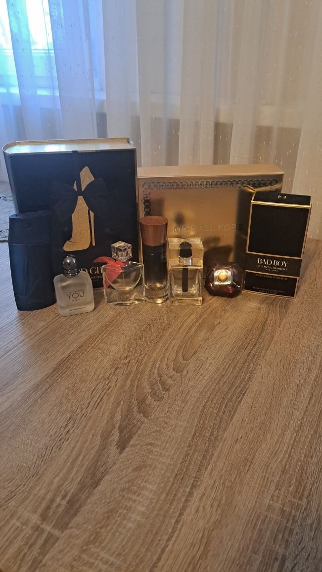 Flakony po oryginalnych perfumach plus 6 pudełek prezentowych
