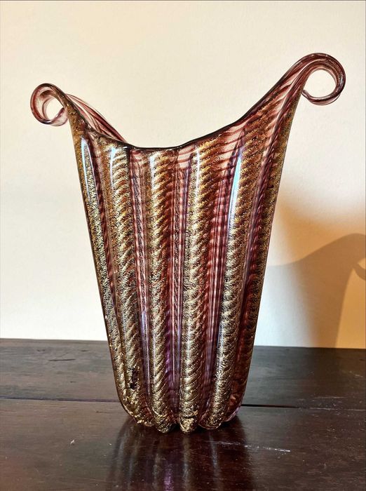 Vaso Decorativo em Vidro Artístico com Detalhes Dourados – 30 cm