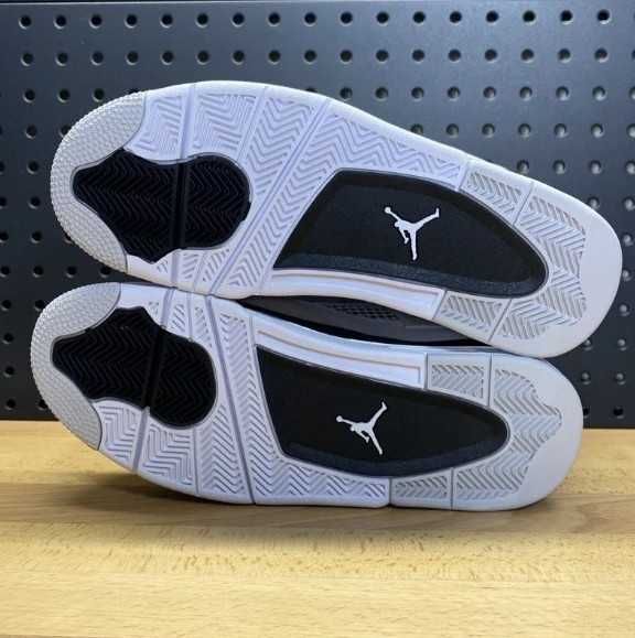 Jordan 4 Retro Military Black R.41