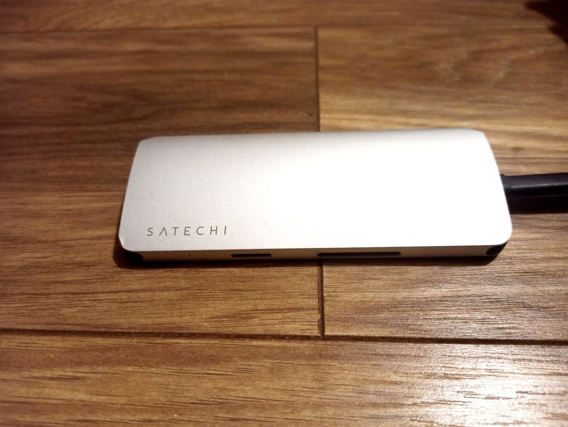 Satechi Hub USB-C Dual HDMI 4k, Ethernet, sd cards, USB3