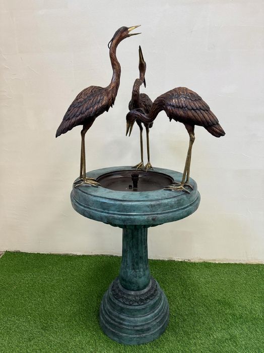FONTANNA Z BRĄZU - trzy czaple - pelikany