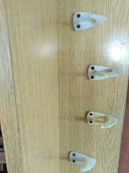 Вішалка в прихожу