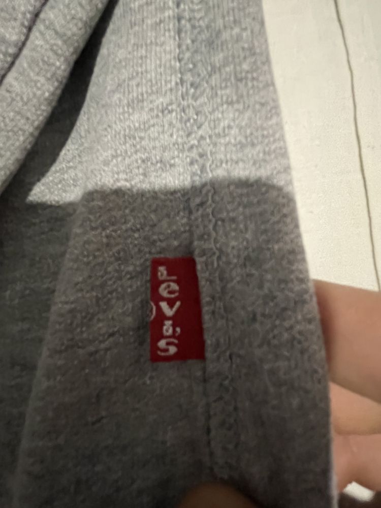 Кофта Levi’s у хорошому стані