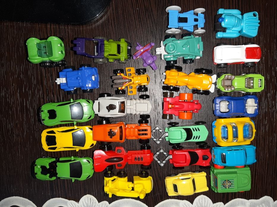 Машанки киндер іграшки