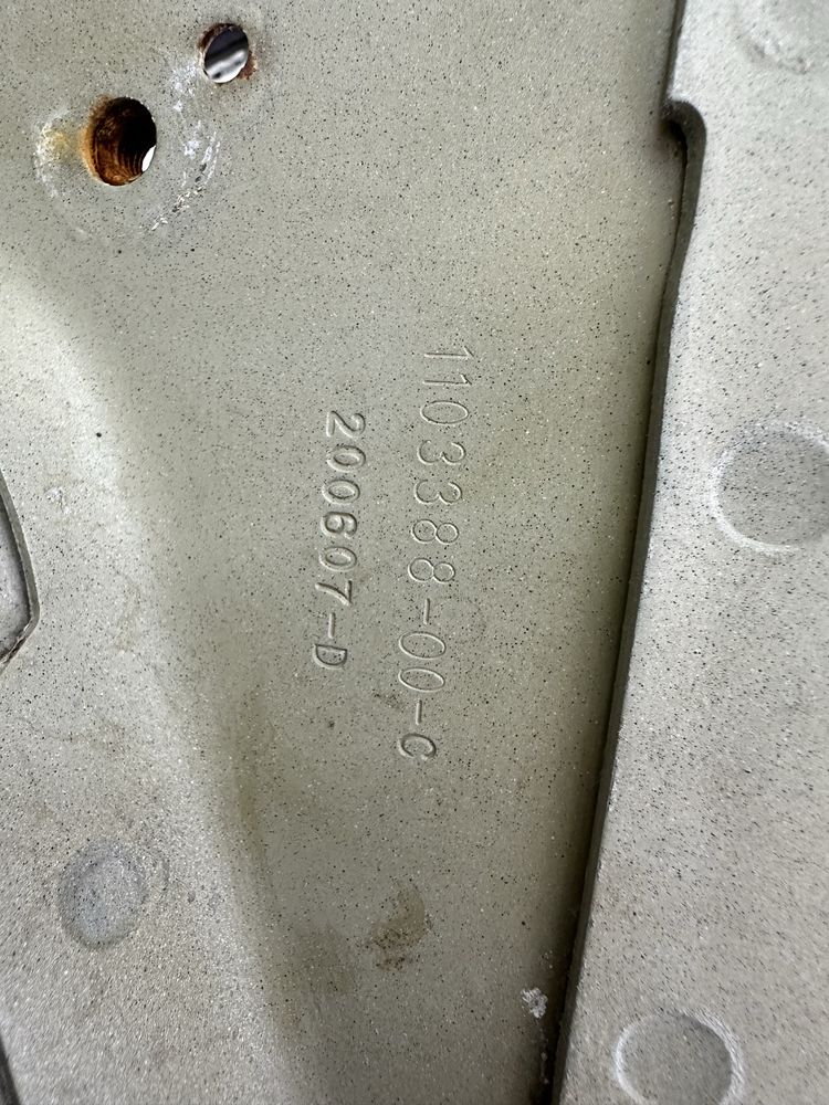 Ланжерон передній лівий Tesla Model Y оригінал