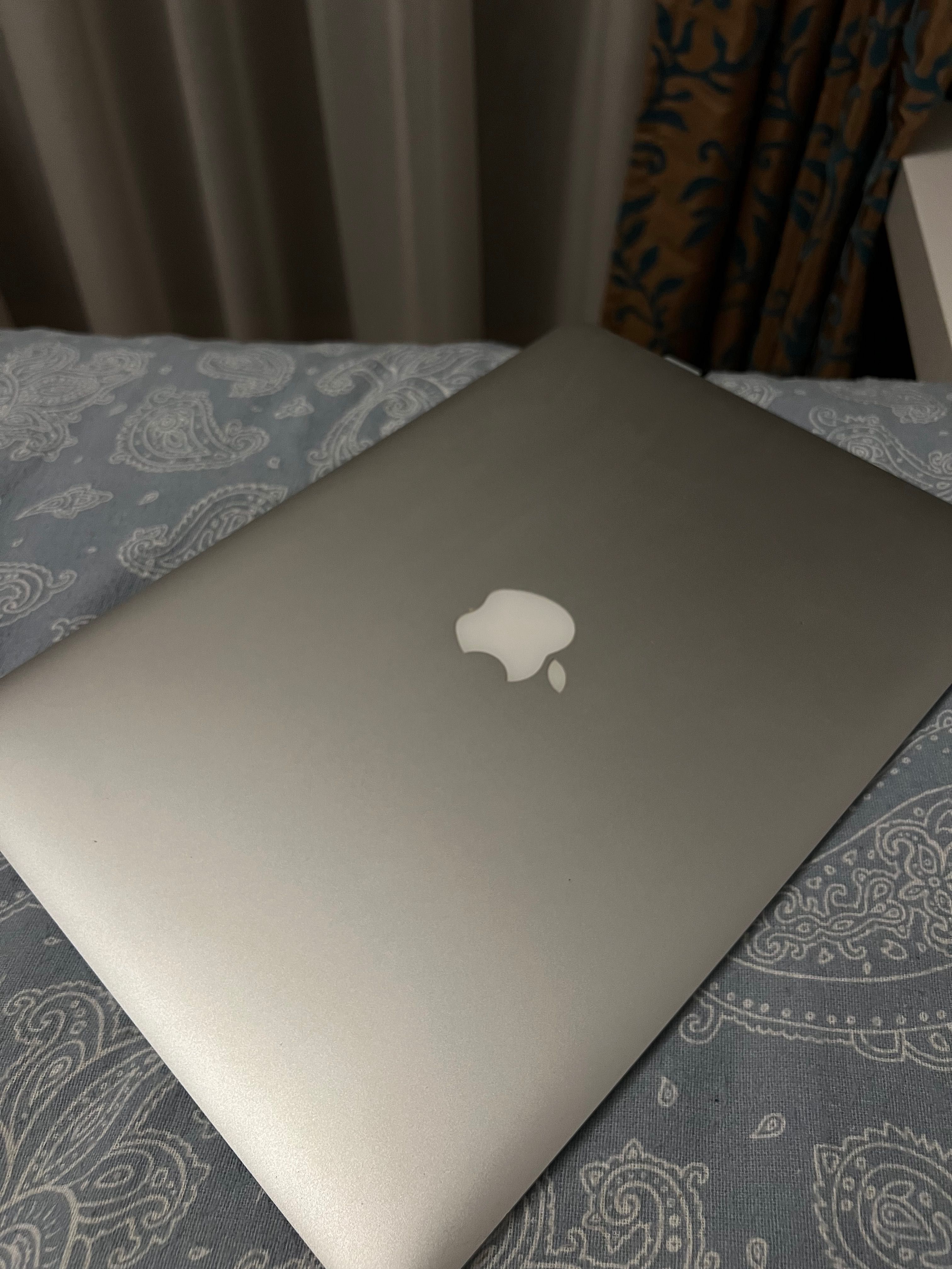 MacBook Air (13-inch, 2017)