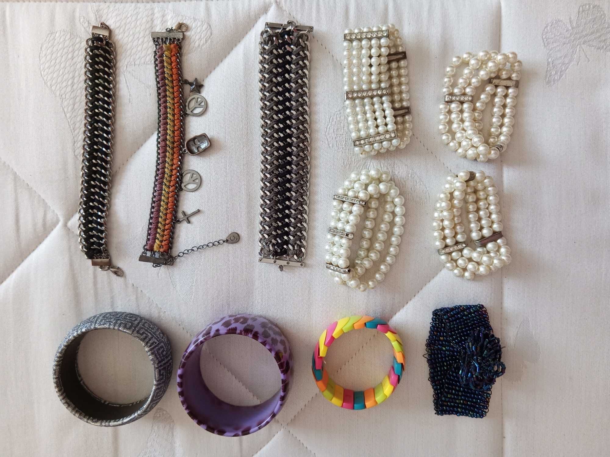 Mais de 50 pulseiras para venda