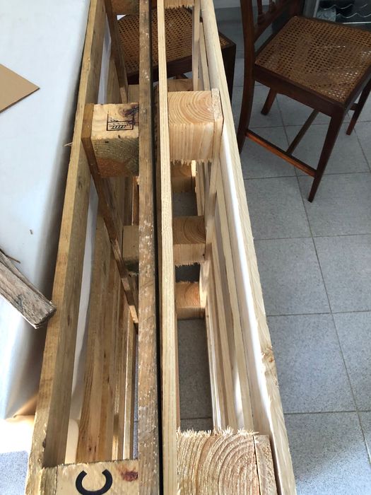 Vendo PALETES Entrego zona de Lisboa