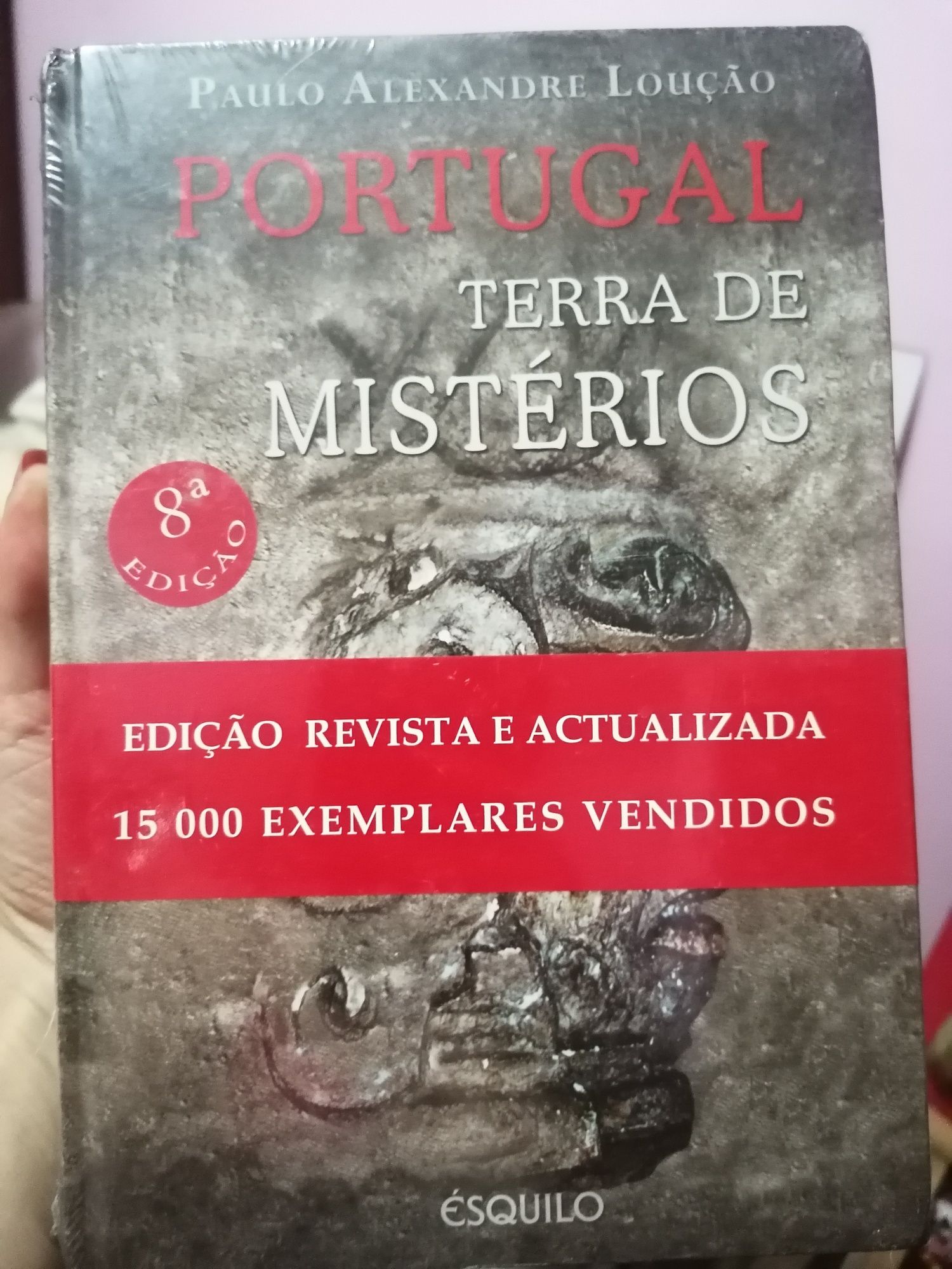 Livro Portugal Terra dos Mistérios - Paulo Loução - capa dura