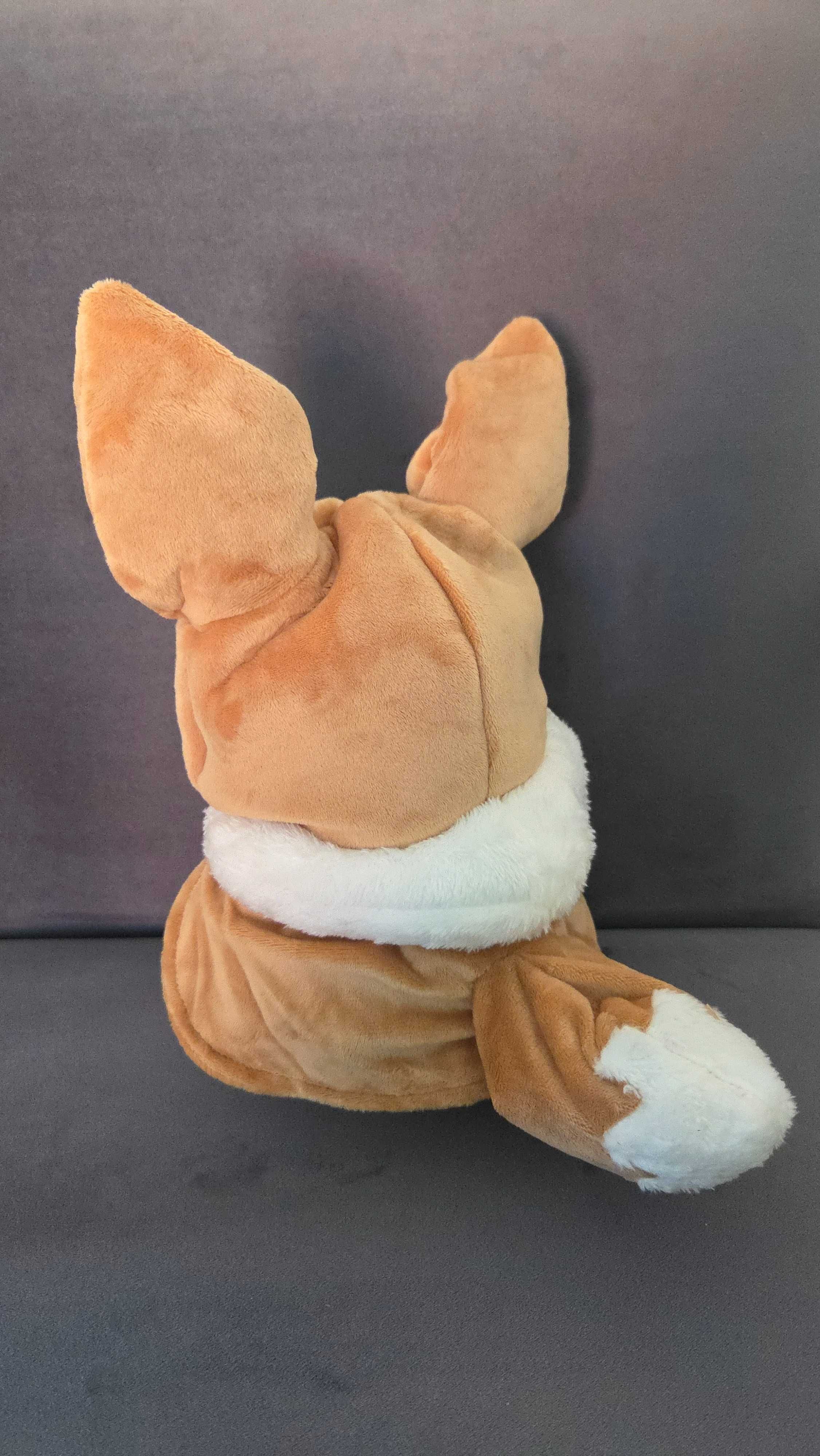 Maskotka Pokemon Pikachu w przebraniu Eevee