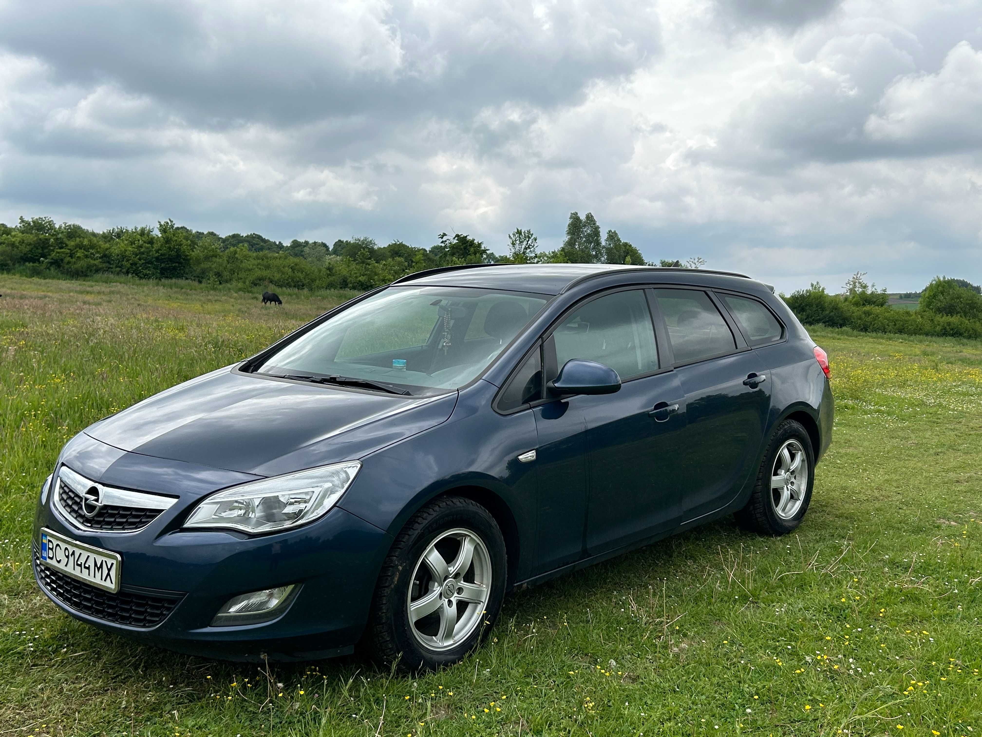 Opel Astra J. 2011 р.