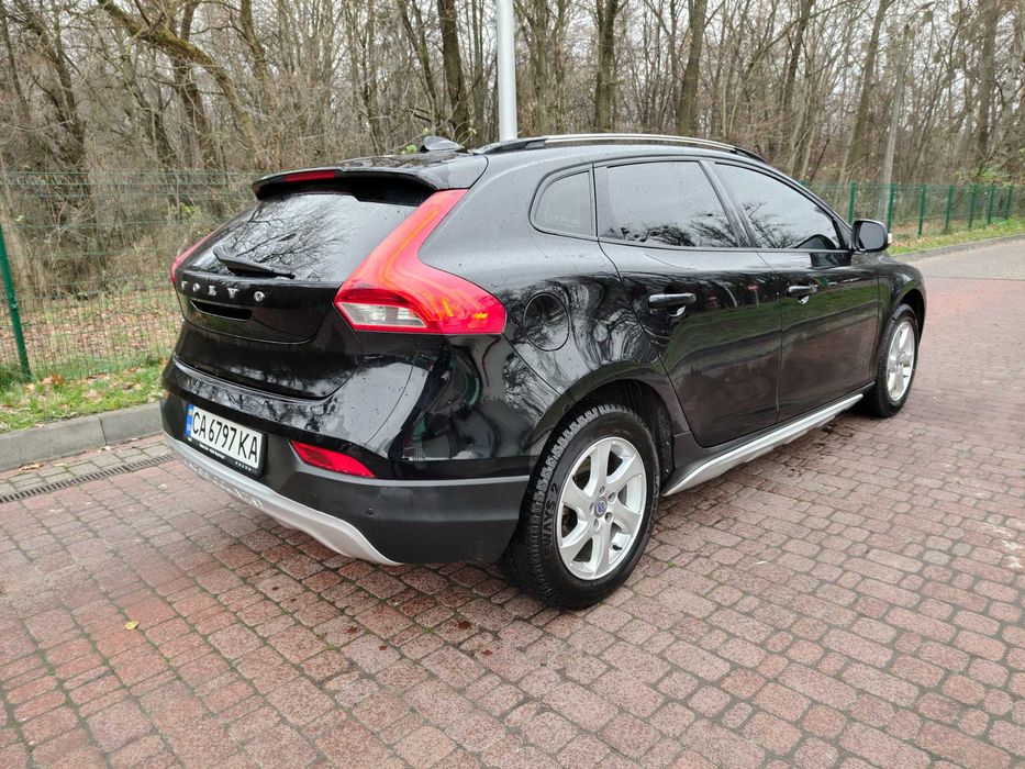 Продам авто Volvo V40 Cross Country 2014