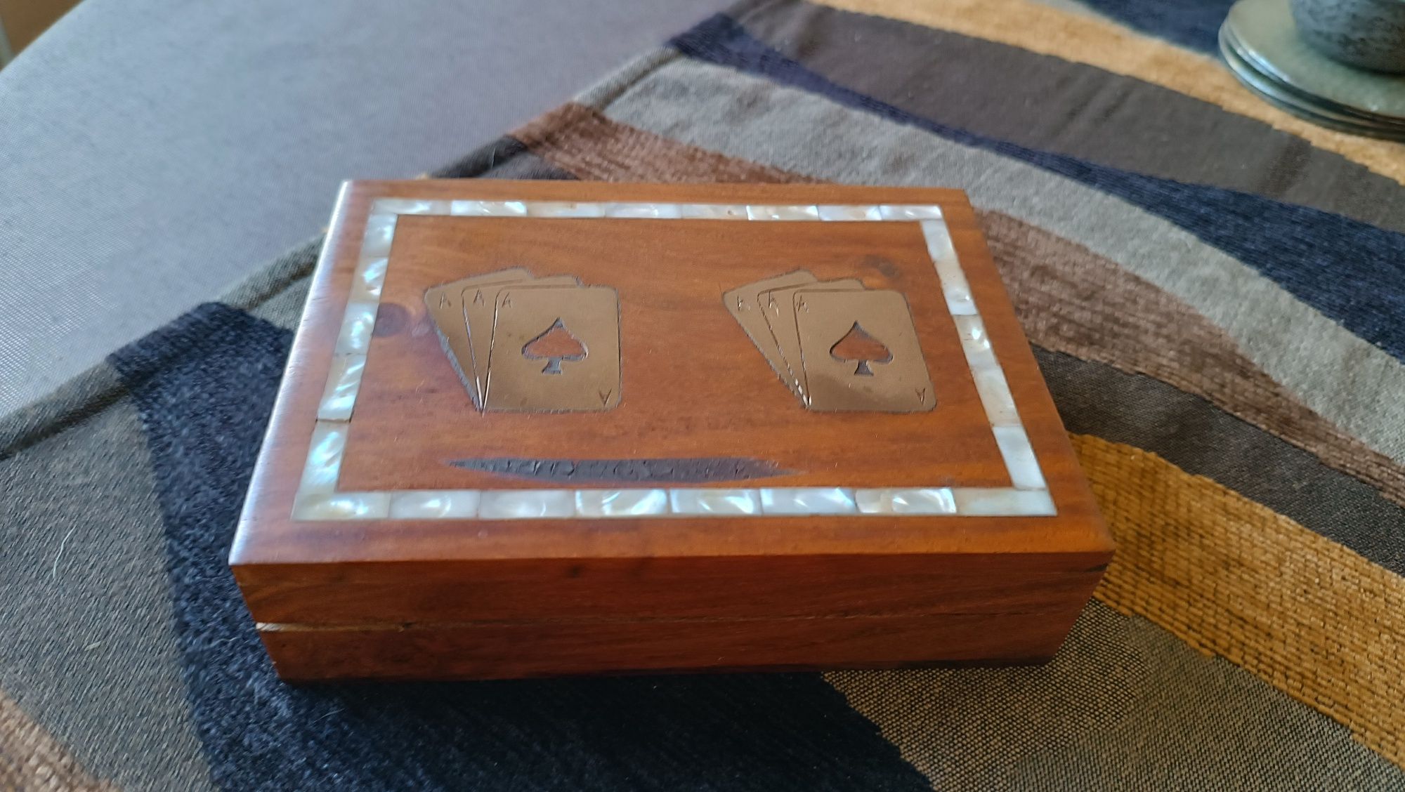 Caixa de cartas de madeira/latão