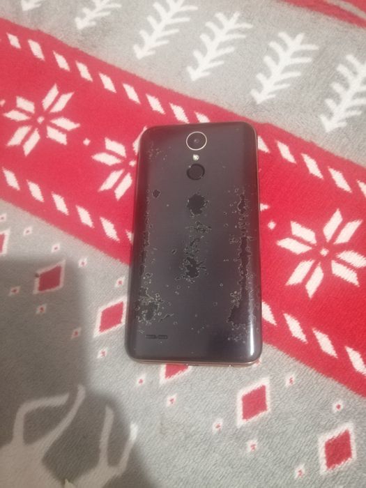 Продам телефон lg k10