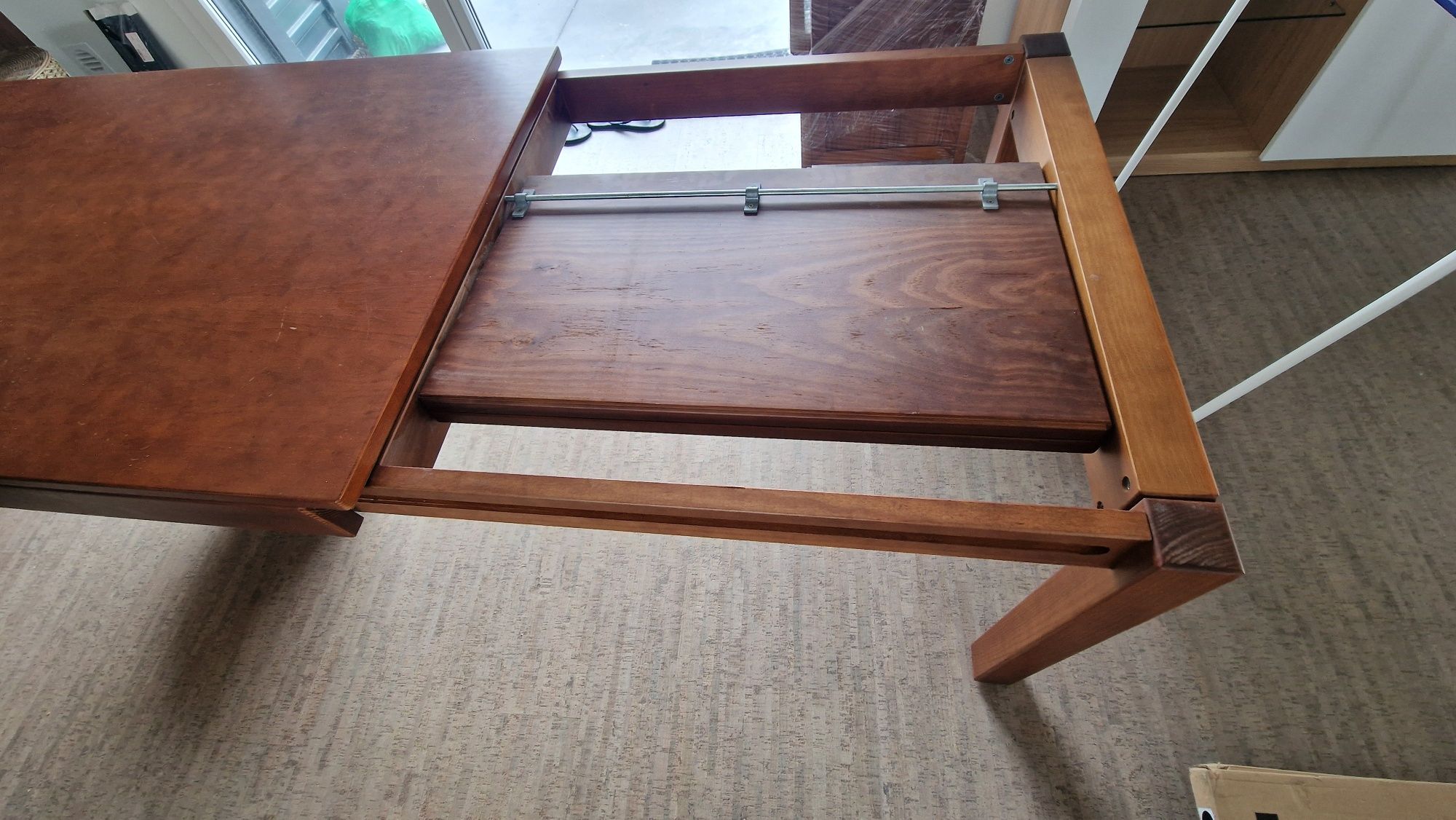 Mesa de madeira maciça extensível cor nogueira