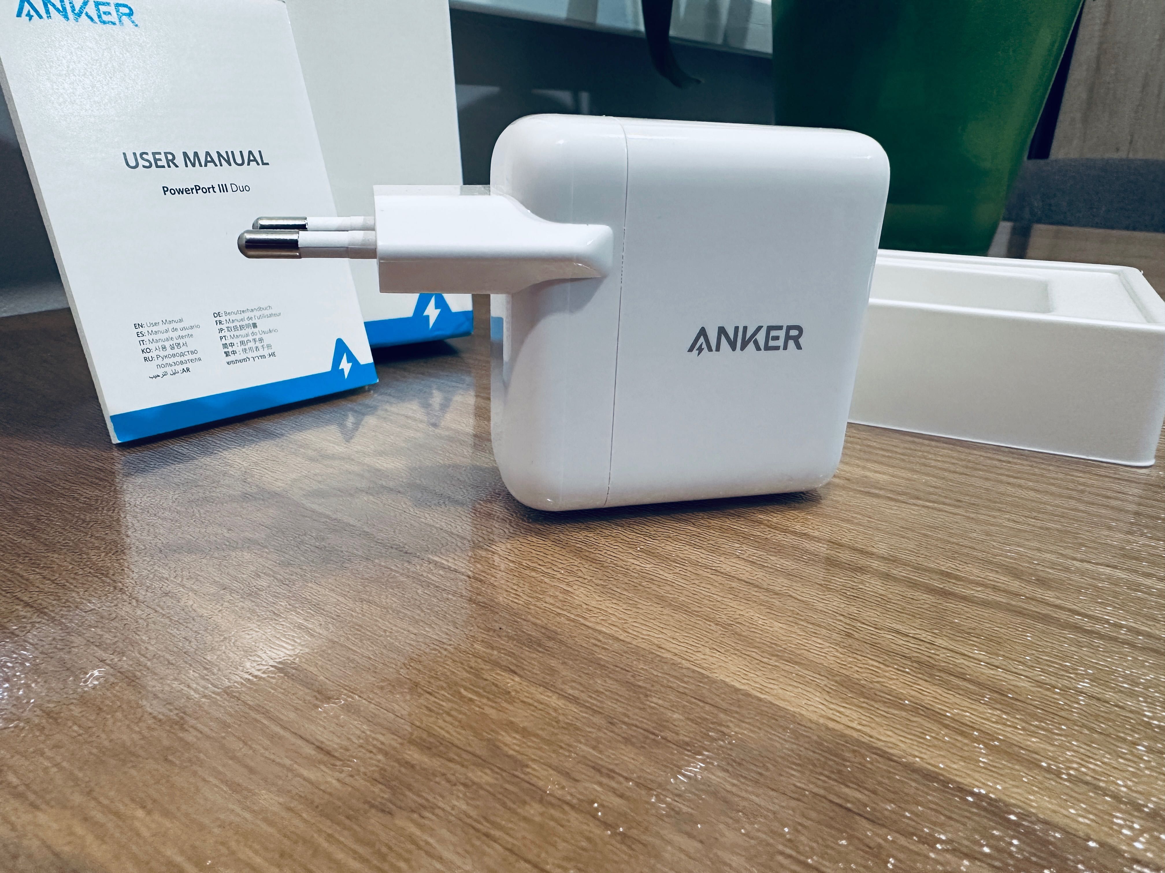 Зарядка Anker PowerPort III Duo