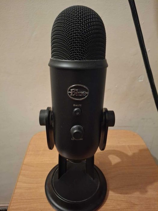 Mikrofon BLUE Yeti + popfiltr.