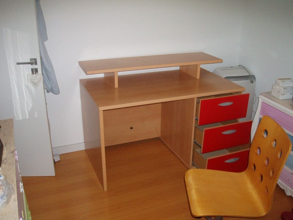 Secretaria em madeira