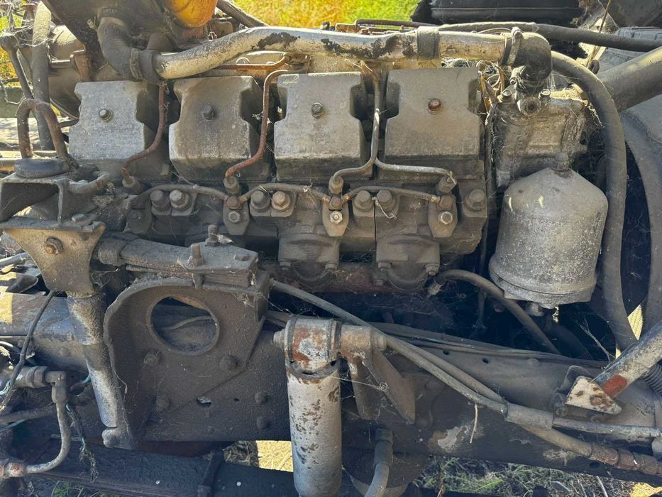 Камаз з напівпричепом на ходу