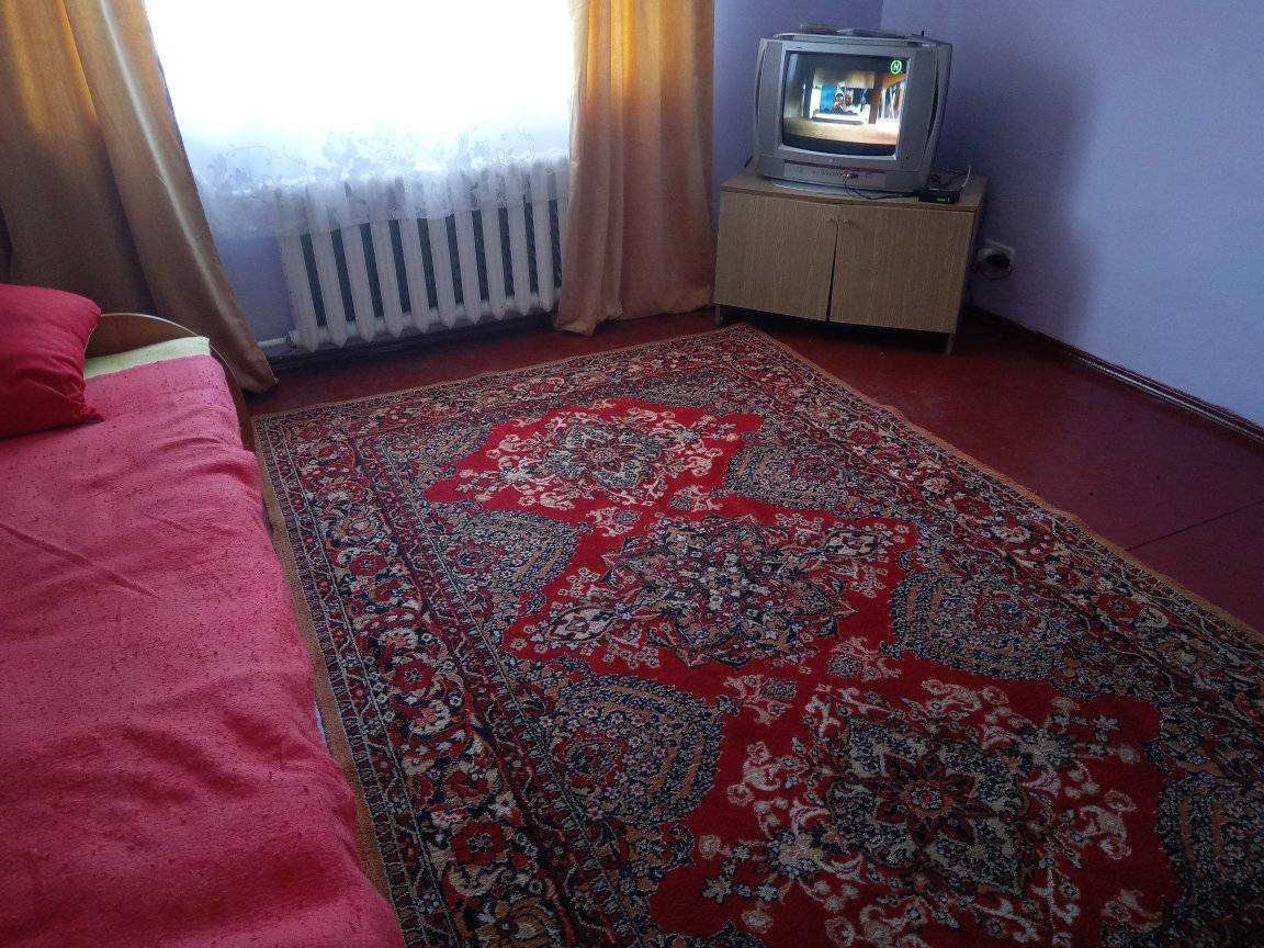Здам окрему кімнату у двоповерховому будинку .Майже в центрі міста