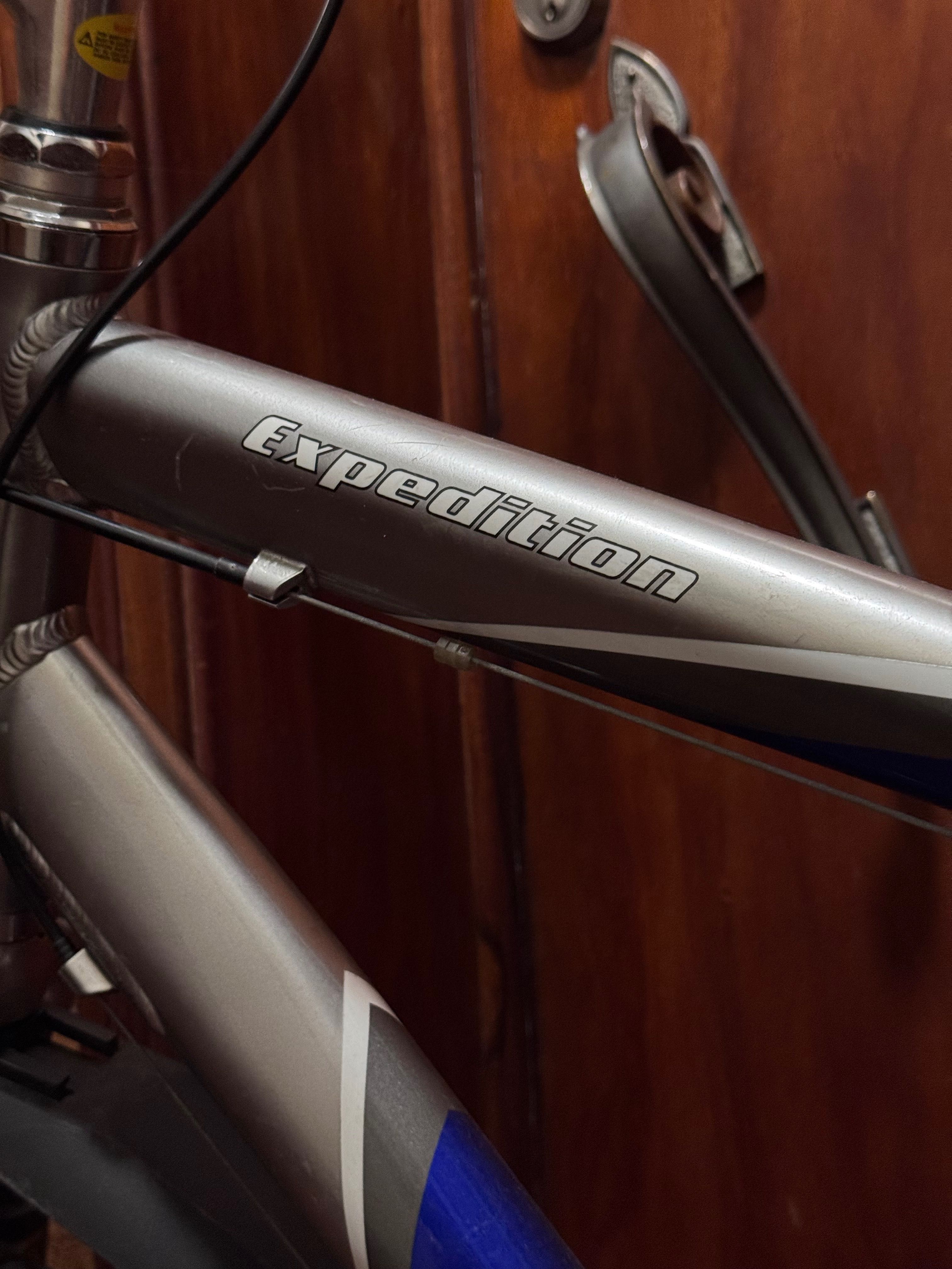Bicicleta Specialized Expedition com muitos extras
