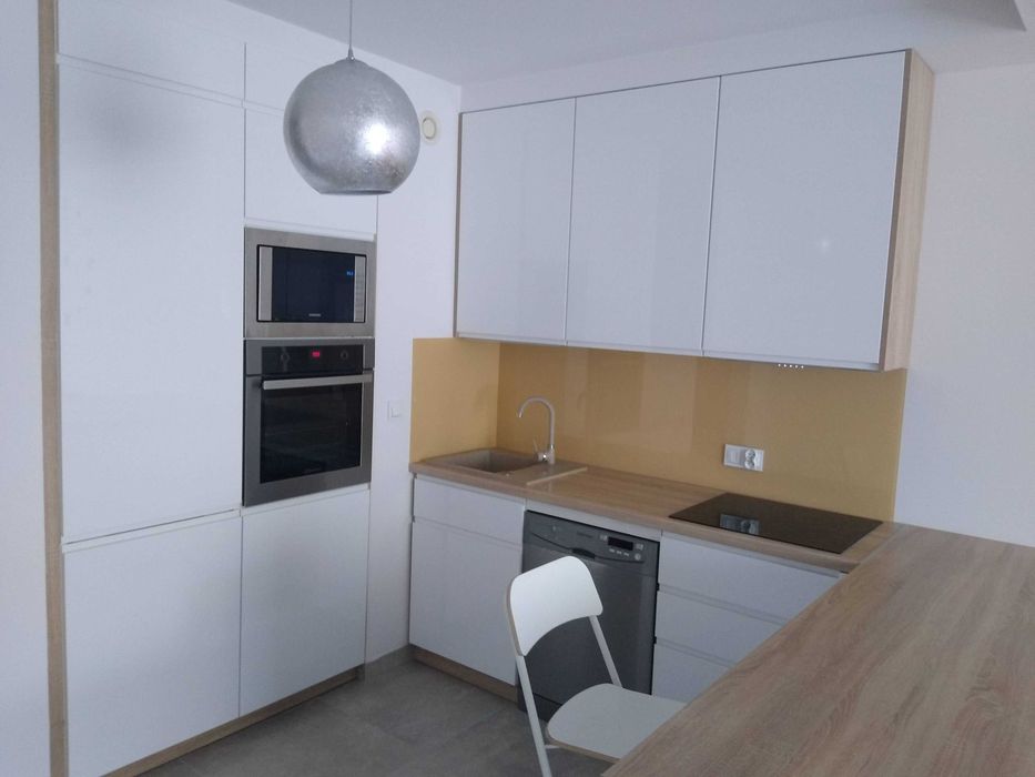 Mieszkanie do wynajęcia : 52m2, 2 pokoje, balkon, garaż, ul. Mała Góra