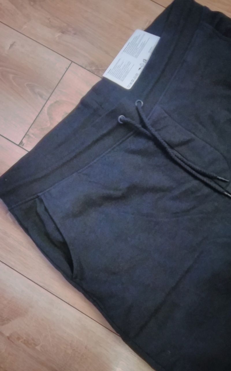 Nowe spodnie dresowe czarne XXL