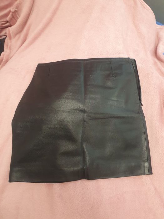 Юбка кожана чорного кольору