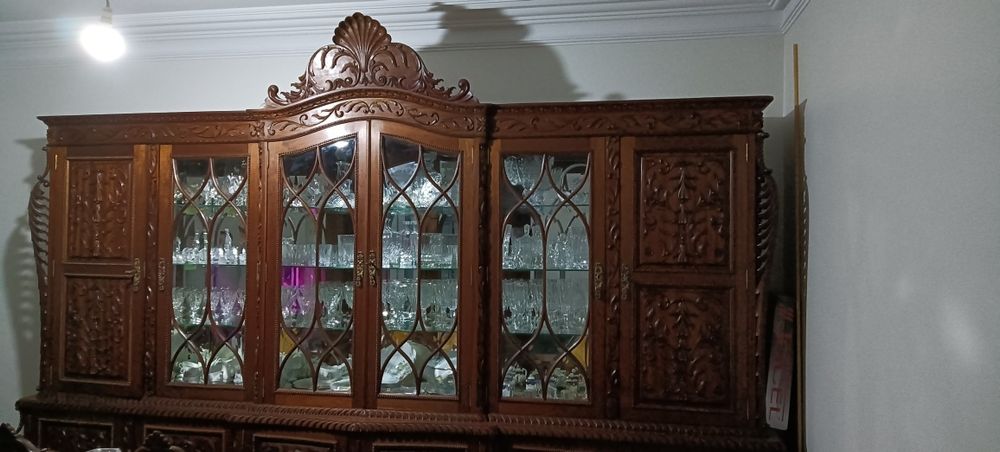Móvel de sala cristaleira vintage