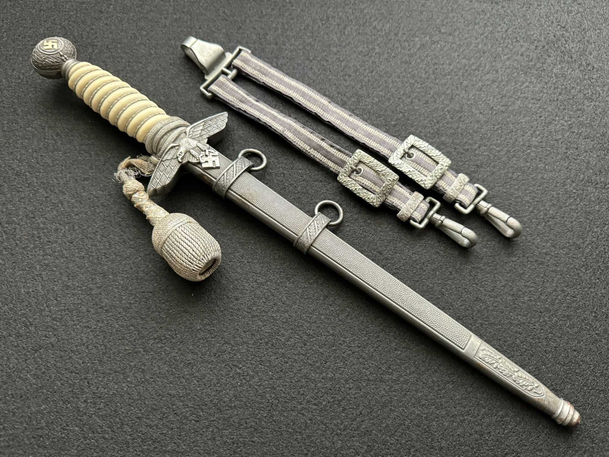 Kordzik Luftwaffe 2 Model “F.W Holler Solingen” z temblakiem I rapcie