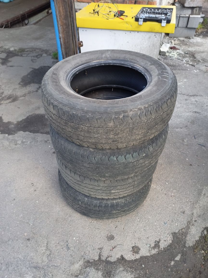 Резина літня Bridgestone 265/65/17