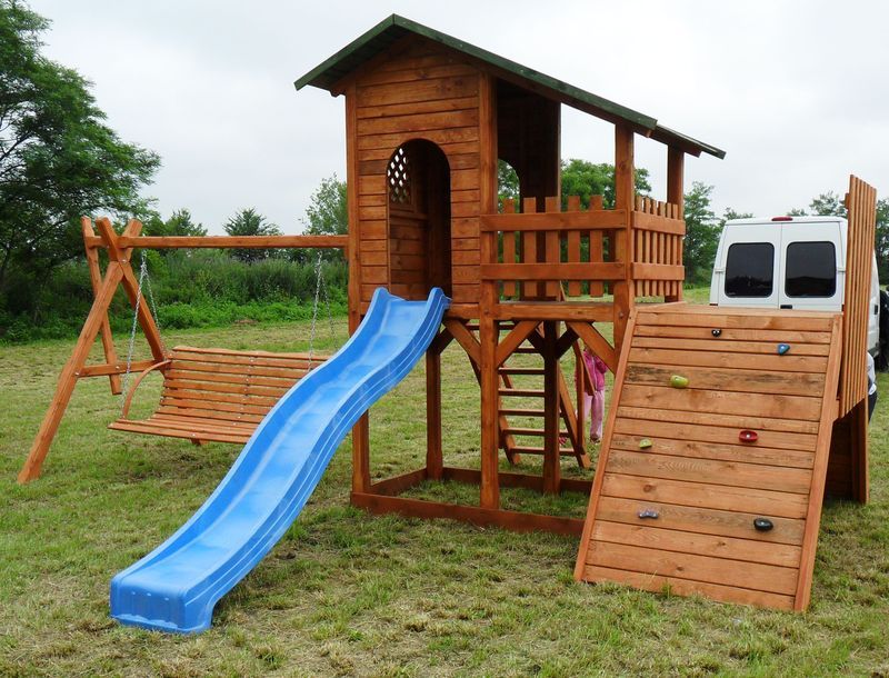 Plac zabaw duży zjeżdżalnia, huśtawka, trap, domek, piaskownica