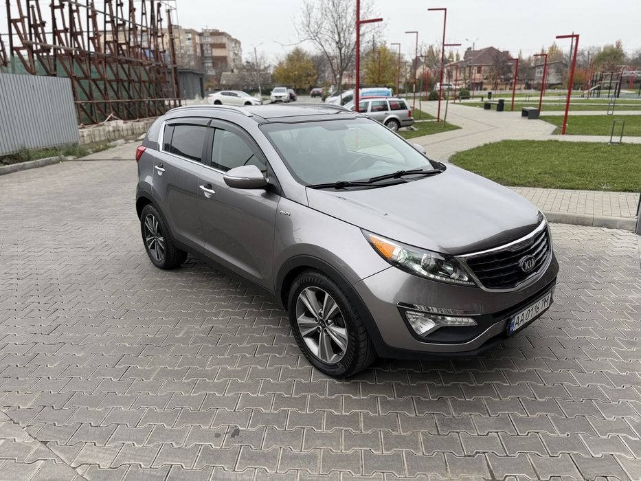 Kia Sportage 12 місяць 2013 2л газ/бензин автомат